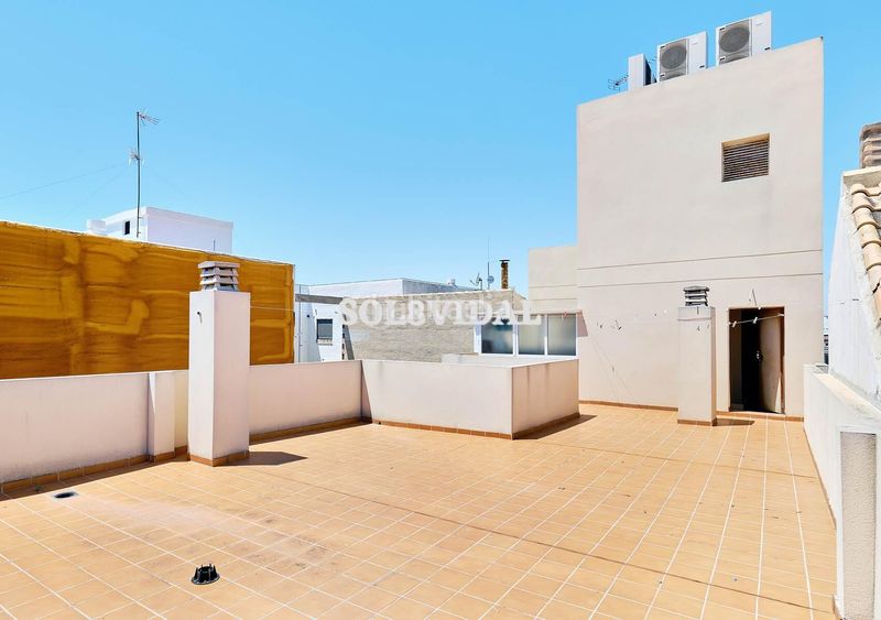 Foto f7d3023a-efba-45a0-bb58-c143ce5f13e2. Alquiler ático atico en alquiler de alto standing en el centro . la propiedad tiene ascensor con acces en Torrevieja