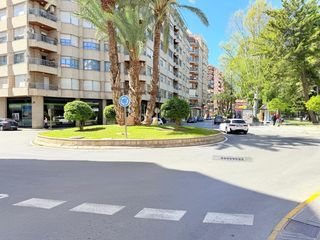 Bureau  Duque de tamames. Entresuelo en calle duque de tamames por 69.500