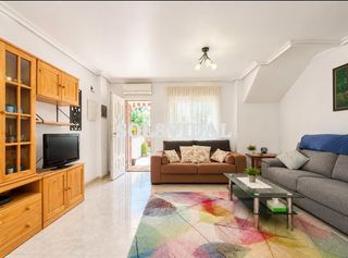 Casa a Orihuela Ciudad. Espectacular dúplex en planta baja con piscina en hurchillo