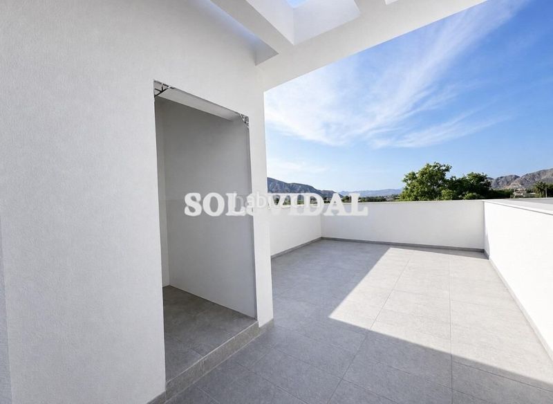 Foto a5a0b30b-3e31-42ee-981a-b2eadcad53a9. Casa amb aparcament a Bigastro
