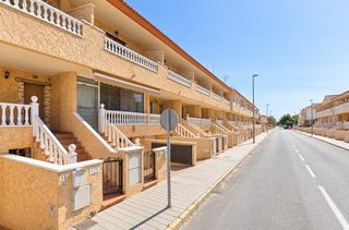 Maison  Calle de los auroros. Bungalow de 5 dormitorios, centro de redovan