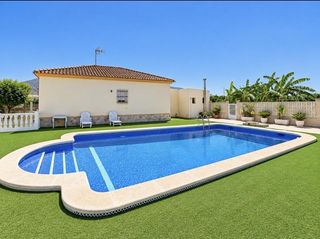 Location Chalet à Montepinar - La Aparecida - Raiguero. Dos chalets con piscina, la matanza, orihuela