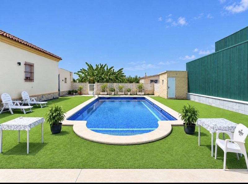 Foto 43f18547-6675-4783-bf2b-4e4ea720d5fc. Alquiler chalet dos chalets con piscina, la matanza, en Orihuela