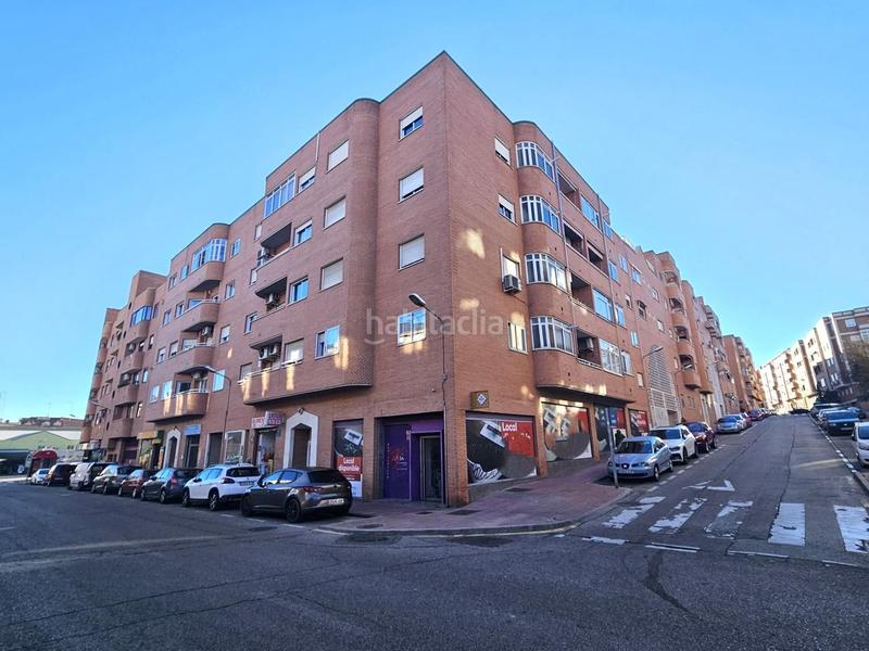 Foto f33048d5-5efd-4a1c-a666-5f0753a726ba. Lloguer local comercial a Hispanoamérica-Comunidades Valdemoro