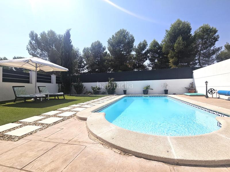 Foto 129c7c9d-8b5a-416b-b70d-609b998c5ab2. Casa pareada chalet de esquina con piscina en Restón I-Restón II Valdemoro