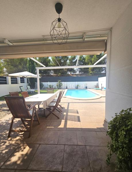Foto 20c96069-d269-4e78-a6cc-7b3033420f3f. Casa pareada chalet de esquina con piscina en Restón I-Restón II Valdemoro