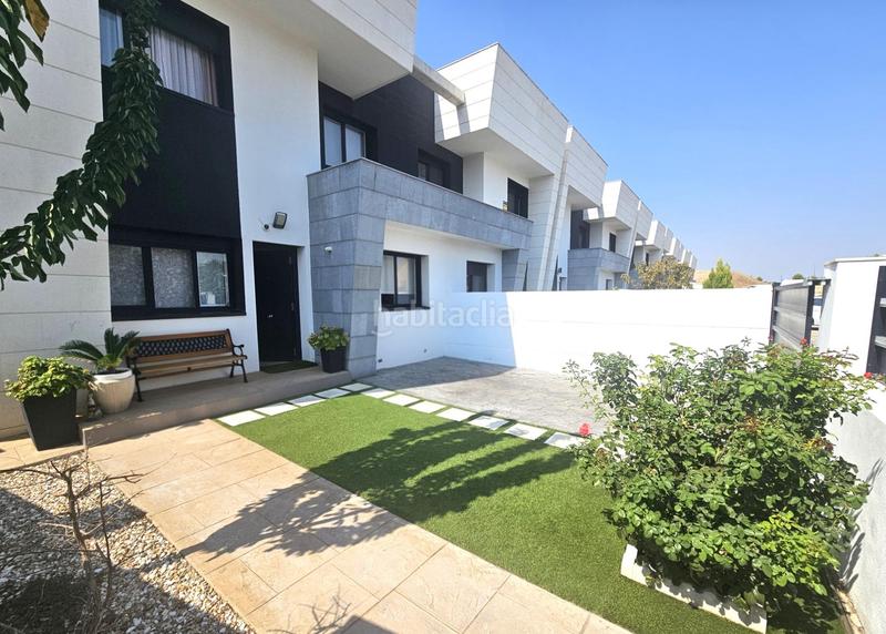 Foto 42065adf-5a49-4a2f-ac69-d71af929b190. Casa pareada chalet de esquina con piscina en Restón I-Restón II Valdemoro