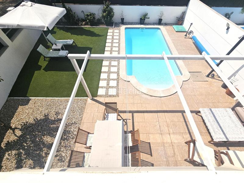 Foto 4ade423a-afe4-4b1d-a602-bb7105f697b0. Casa pareada chalet de esquina con piscina en Restón I-Restón II Valdemoro