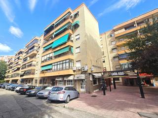 Local Comercial en Centro. Conjunto de locales y vivienda