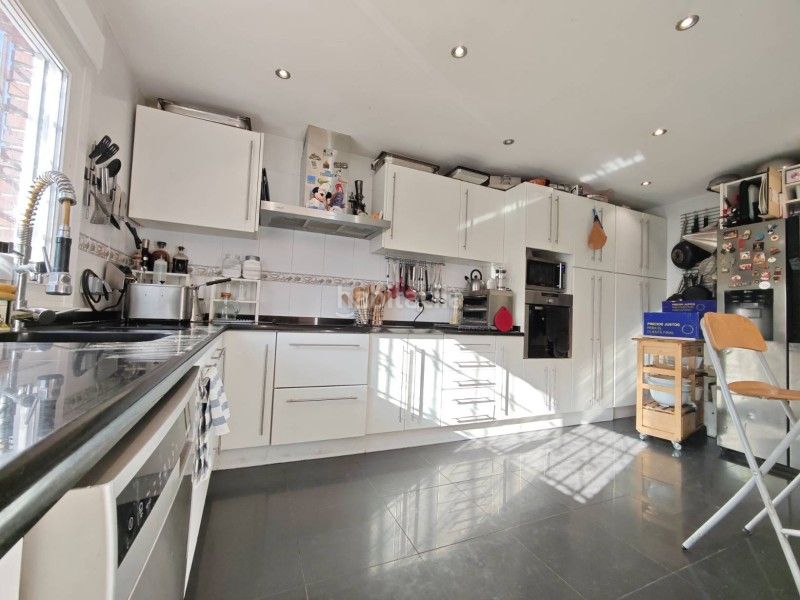 Foto f875e3de-e28c-42a8-a753-686d8b16ed1b. Xalet amb calefacció aparcament a Palomas Madrid