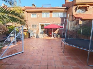 Chalet in Palomas. Casa adosada en venta en madrid madrid