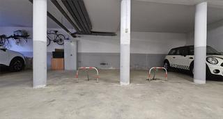 Aparcament cotxe  Carrer girona. Dos plazas de parking de aproximadamente 11m2 medianas una al la