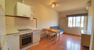 Miete Appartement  Passeig estatut. Apartament temporal de 42m2 imprescindible justificació de la te
