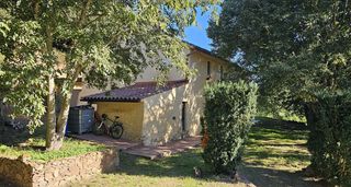 Country house in Sant Celoni. Gran masia reformada amb dos habitatges a olzinelles