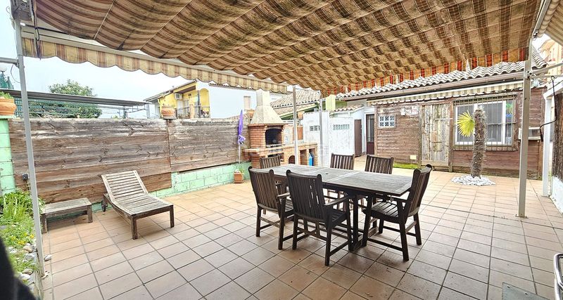 Foto 344b8724-4fb4-4dcd-94ca-87aa644e5352. Casa adossada amb calefacció a Hostalric