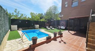 Ground floor  Baixada de l'estació. Vivienda planta baja de 96m2 más 100m2 de patio con piscina jard