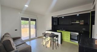 Rent Ground floor in Riells i Viabrea. Planta baixa amb terrassa semi amoblat