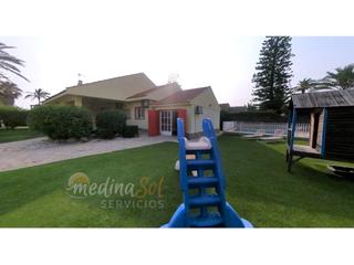 Casa en Entremares. Chalet en planta baja con piscina privada y jardines km 2 la man