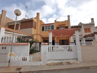 Casa adosada  N/a. Adosado 4 dormitorios y amplio patio con porche