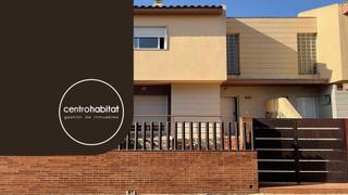 Casa adossada a Petrer. Adosado en venta a estrenar de renta libre en zona de san jeróni