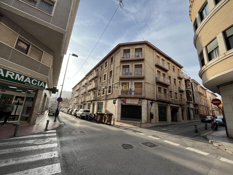 Foto 8608292d-58b7-49bc-9128-1c379bea79f4. Parking coche plaza de garaje cerrada cl nueva esquina cl antonio maura en Elda