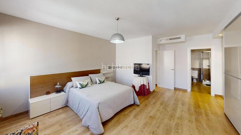 Foto 03ccc10c-e646-4034-b3c8-964f7781364d. Àtic amb calefacció aparcament a Las Trescientas-San Francisco-Ciudad Vergel Elda