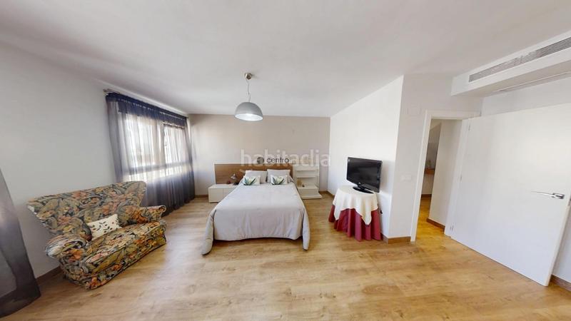 Foto 8633fb9a-689b-43ea-8d47-ada5773ff917. Àtic amb calefacció aparcament a Las Trescientas-San Francisco-Ciudad Vergel Elda