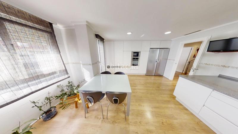 Foto f114d535-a0ce-4323-97eb-f3d1974ae9e0. Àtic amb calefacció aparcament a Las Trescientas-San Francisco-Ciudad Vergel Elda