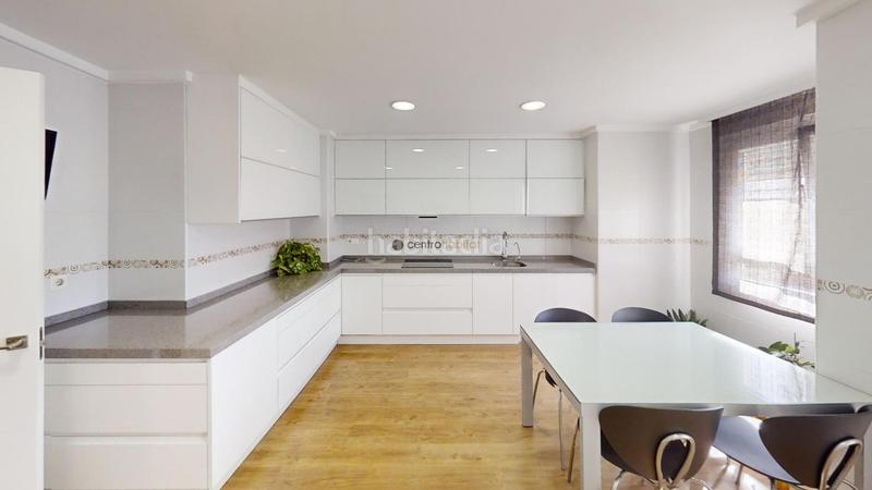 Foto f95e6300-437d-4b15-a5b6-ac093223012b. Àtic amb calefacció aparcament a Las Trescientas-San Francisco-Ciudad Vergel Elda