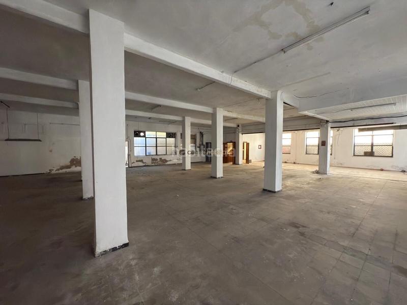 Foto c2f0195f-ddad-409c-922d-392642c616f8. Nau industrial a Petrer