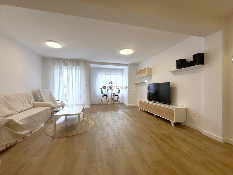 Foto 42018bd7-9a2a-4c85-aec4-809d2ec8ec39. Alquiler piso  en alquiler zona plaza del derrocat en Petrer