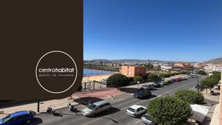 Appartement à Petrer. Piso soleado zona avda. reina sofia petrer con plaza de garaje