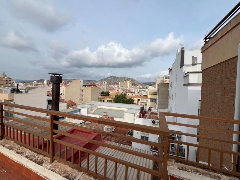 Foto 0f399815-0004-4bb5-9296-7ed0f87c24fc. Àtic amb calefacció a Plaza Castelar - Mercado Central Elda