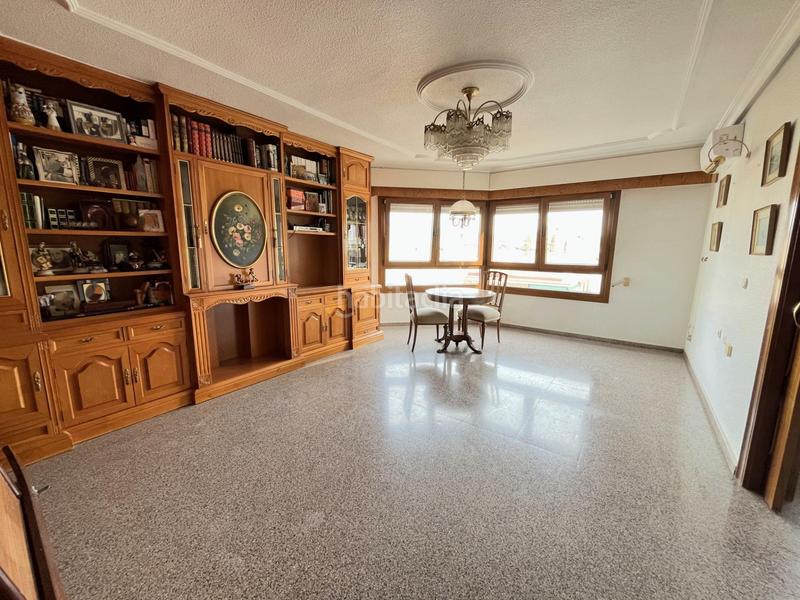 Foto 45262af9-493d-49eb-9c04-517fb6783603. Àtic amb calefacció a Plaza Castelar - Mercado Central Elda