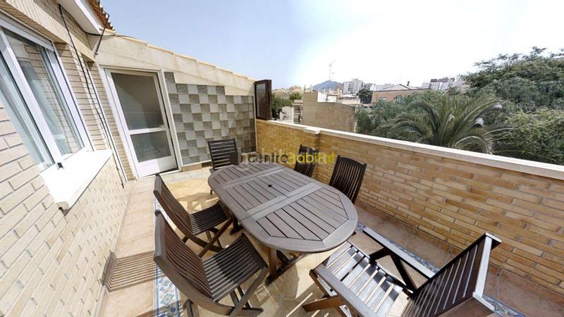 Foto ed178b80-9737-4e36-a3f6-31ffeecea8ff. Alquiler ático atico en planta zona marina española un verdadero placer vivir en esta vivienda en Elda