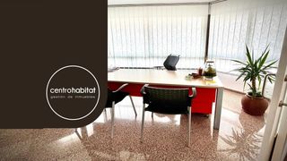 Business premise in Fraternidad. Entreplanta comercial en esquina  gran avenida