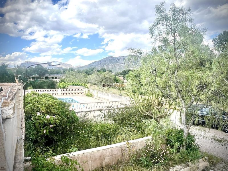 Foto a193794e-d1b6-40e0-8e57-d1d9d8a27969. Casa amb piscina a San Crispín-Huerta Nueva-Estación Elda