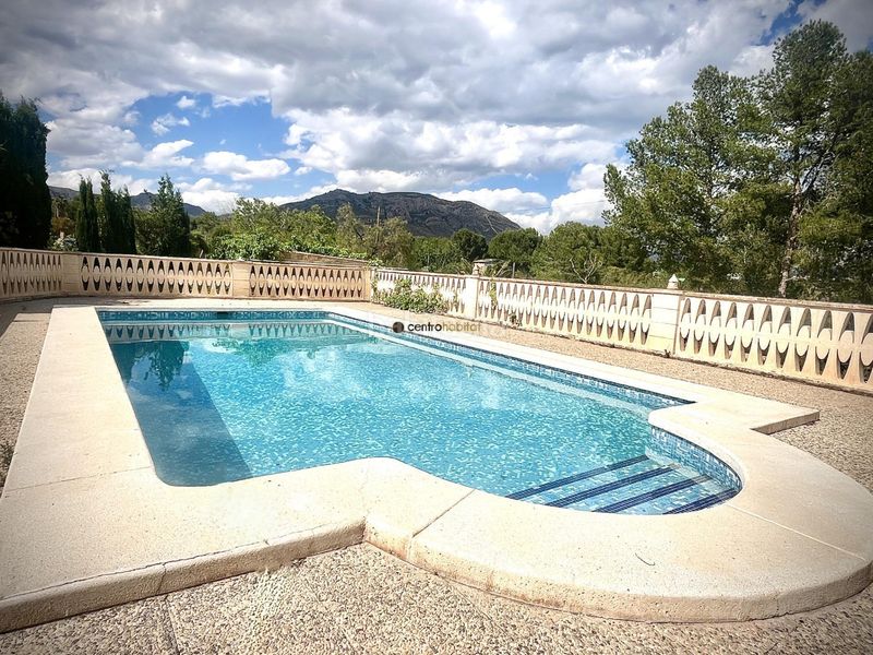 Foto a2306e17-9573-4906-84b7-6bbc8f768b79. Casa amb piscina a San Crispín-Huerta Nueva-Estación Elda