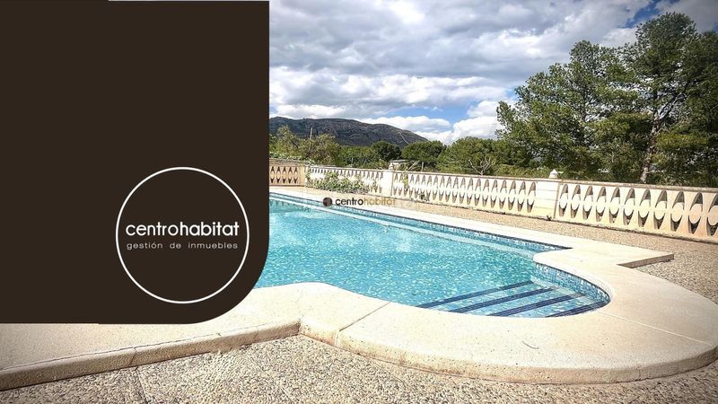 Foto f0a342d8-be04-466d-a88a-70f38e68f3e6. Casa amb piscina a San Crispín-Huerta Nueva-Estación Elda