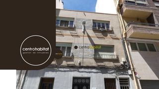 Casa en Plaza Castelar - Mercado Central. Vivienda de tres plantas en la zona de juan carlos i