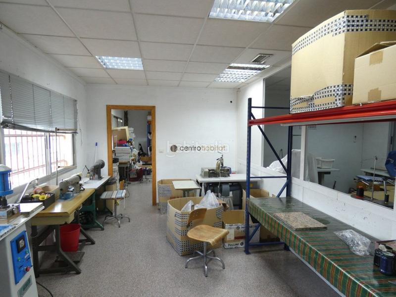 Foto 3cc4cdbe-6285-4ad1-9342-f677724b46f7. Nau industrial a Petrer