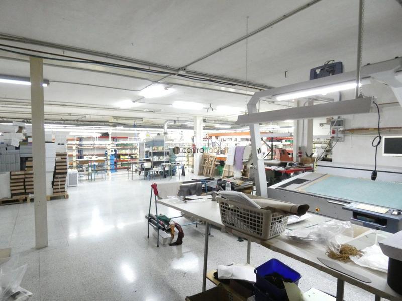 Foto d7f422ae-8239-4c9d-b33d-eae7122f4a93. Nau industrial a Petrer