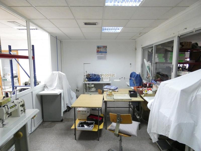 Foto f719da99-8e75-47fd-b3c6-516c3dae1178. Nau industrial a Petrer