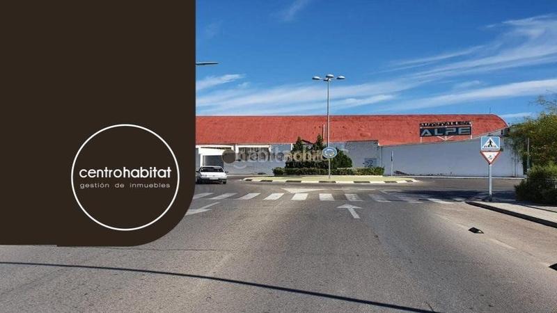 Foto b7a65160-29be-4999-a74d-680af1ff22e6. Capannone industriale in Petrer