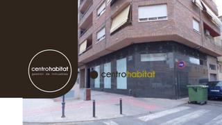 Lloguer Local Comercial a Fraternidad. Local en esquina de 150 m2 en gran avenida con grandes escaparat