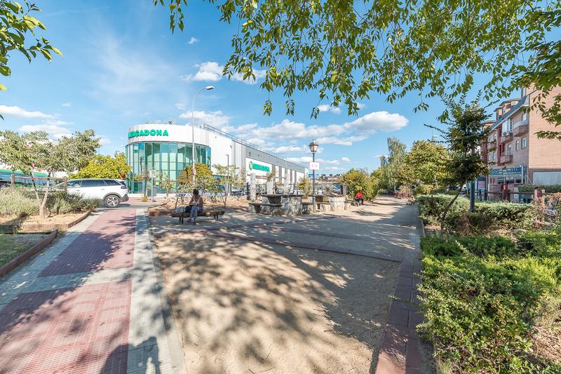 Foto a648ef9c-ae9d-4be9-b06f-ec353c0fa8d6. Location local commercial dans Los Negrales Collado Villalba