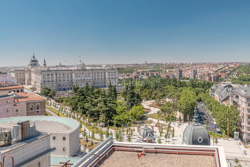 Foto aea73475-8a1b-49cd-86f3-ab6628cc6a13. Piso en Argüelles Madrid