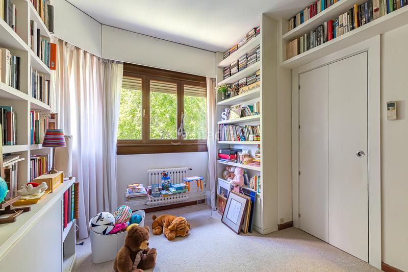 Foto d136cd44-df7b-4b98-b558-5c38248e3a5f. Pis amb calefacció aparcament piscina a Fuentelarreina Madrid