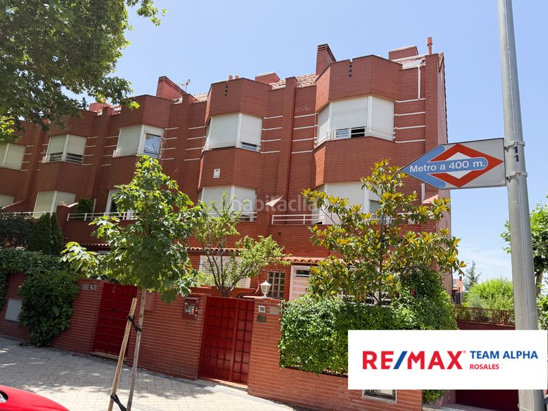 Foto 873a3edb-d71d-4506-9149-928e9f213c85. Xalet amb xemeneia calefacció aparcament piscina a Madrid