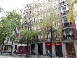 Rent Apartment  Calle de ferraz. Se alquila vivienda